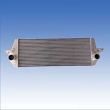 ยูนิเวอร์แซชาร์จ Air Cooler สำหรับผลการดำเนิน Car Charge Air Cooler