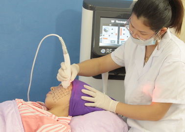 RF เครื่อง Thermage ผิวหนังความงามสำหรับการกำจัดริ้วรอย / RF Skin Tightening เศษส่วน BR801